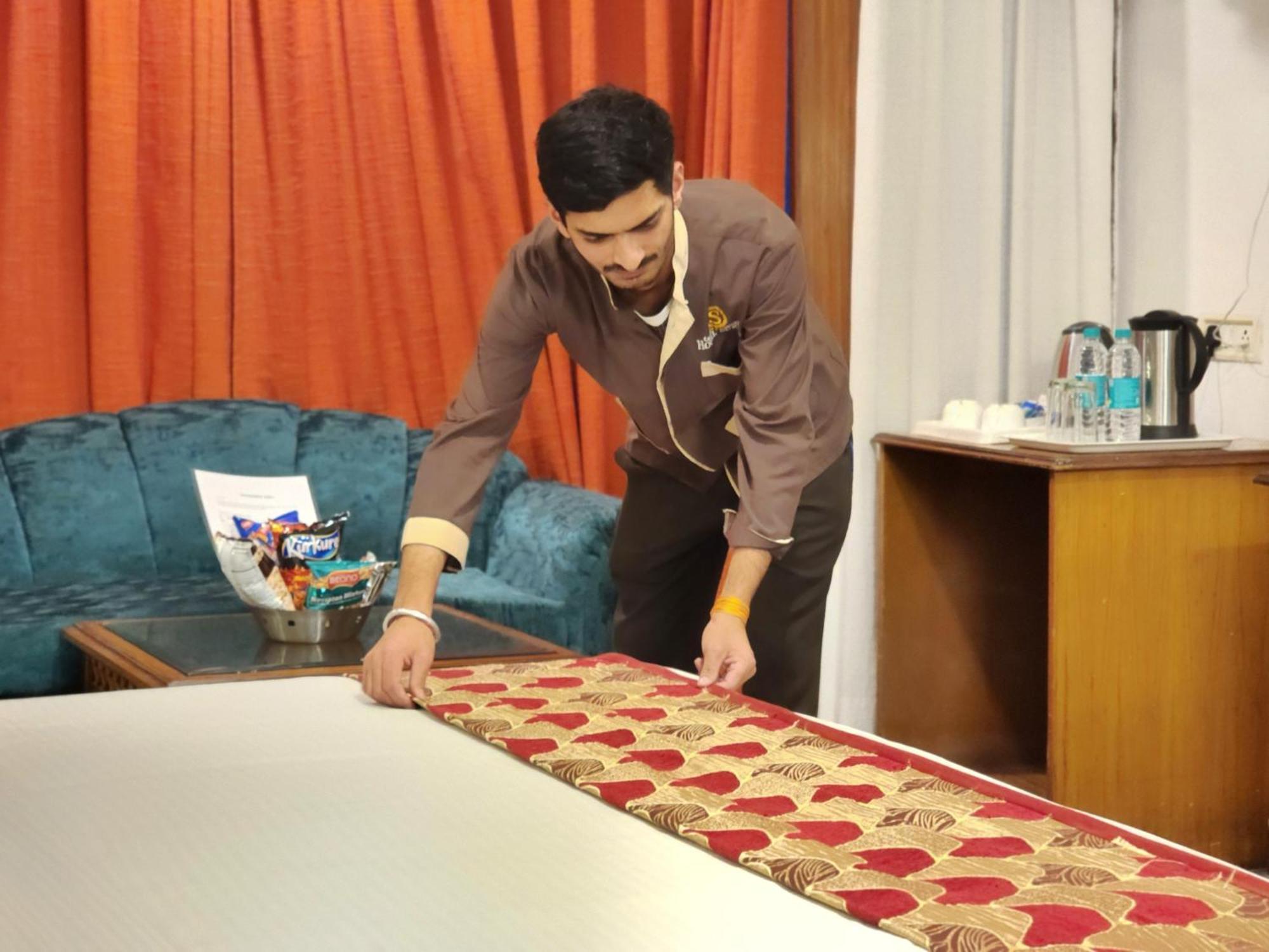 Hotel Surya Shimla Bagian luar foto